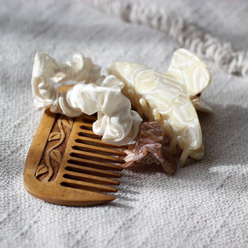 Pearl Embellished Claw Clip